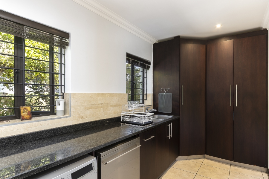 To Let 4 Bedroom Property for Rent in Heldervue Western Cape